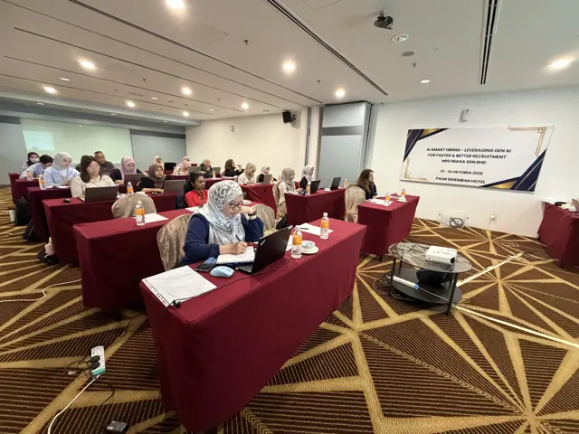 Program latihan Gen AI bersama Public Training