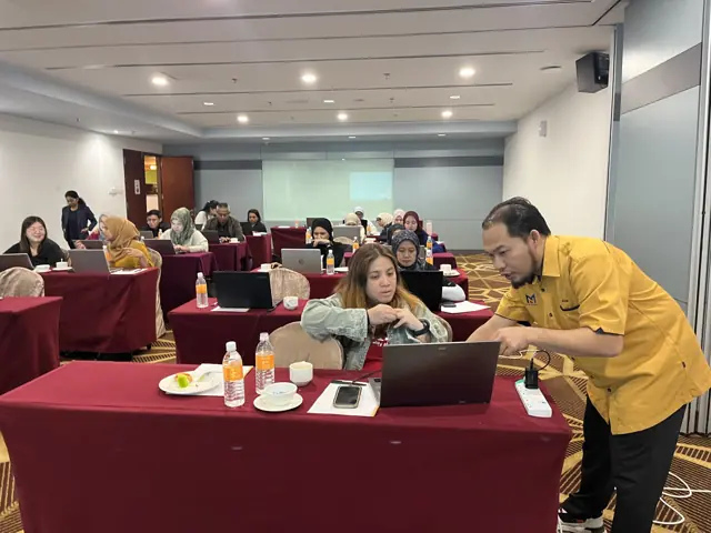 Program latihan Gen AI bersama Public Training