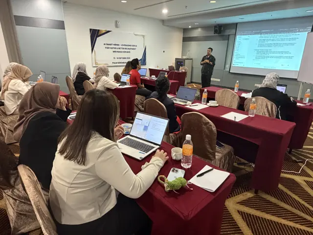 Program latihan Gen AI bersama Public Training