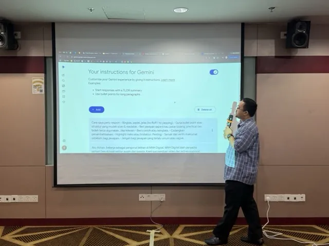 Program latihan Gen AI bersama Public Training