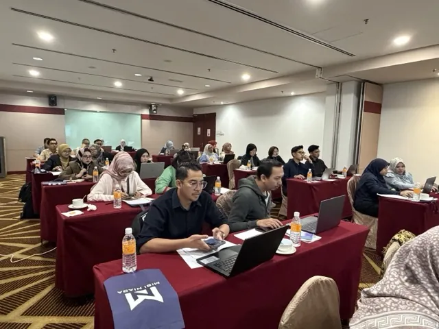 Program latihan Gen AI bersama Public Training
