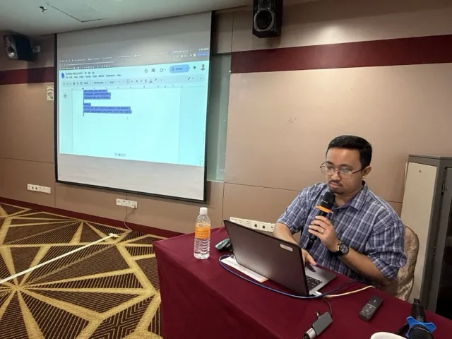 Program latihan Gen AI bersama Public Training