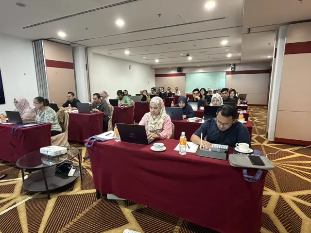 Program latihan Gen AI bersama Public Training