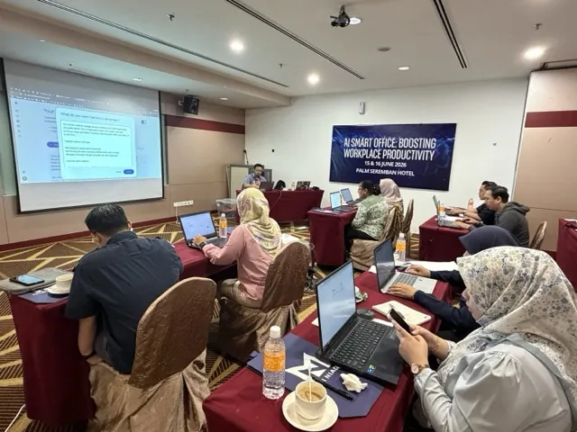Program latihan Gen AI bersama Public Training